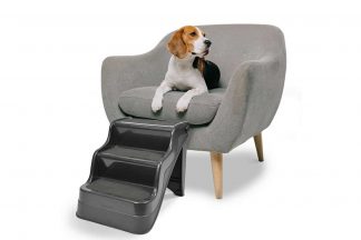 De Duvo+ Easy-up hondentrap ondersteunt uw hond bij het bereiken van hogere oppervlaktes, zoals bijvoorbeeld de bank.