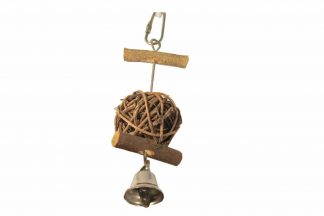 Dit vogelspeelgoed is voorzien van een houtenstok met een leuke bal en belletje. Een uitdagende accessoires van 16 cm lang voor in de vogelkooi. 