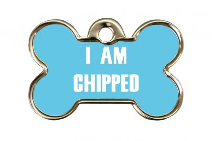 Hondenpenning I am chipped is ideaal om aan de halsband of tuig te bevestigen. Wij graveren gratis jouw gegevens op de penning.