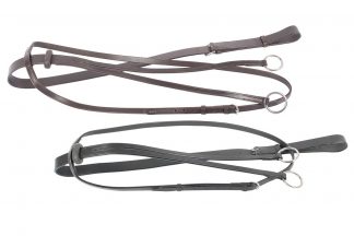 De martingaal is gemaakt van leder en eenvoudig verstelbaar door middel van nikkel ringen en gespen. De martingaal voorkomt dat het paard het hoofd te ver omhoog kan brengen.