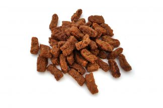 De Zalm Bites zijn een heerlijke knapperige snack voor je hond. Een 100% natuurlijke snack afkomstig van de zalm. Vis is rijk aan onverzadigde vetzuren en draagt bij aan de gezondheid van de huid, de vacht en de gewrichten van de hond.